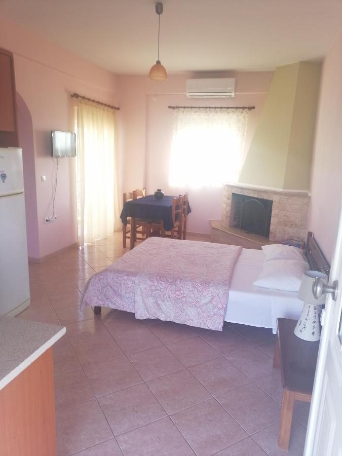 Mina Apartments Zacharo Bagian luar foto